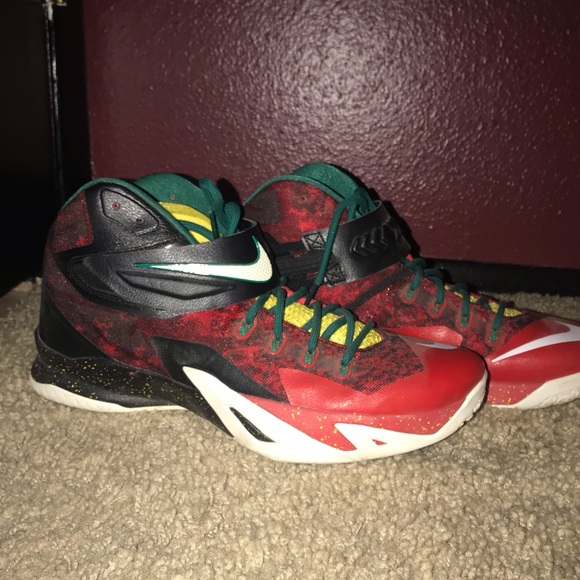 lebron james soldier 8 shoes